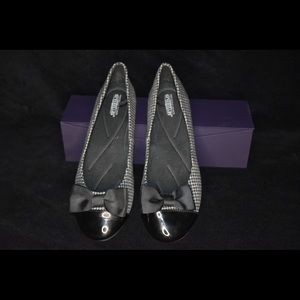 Dark memory foam women’s flats.